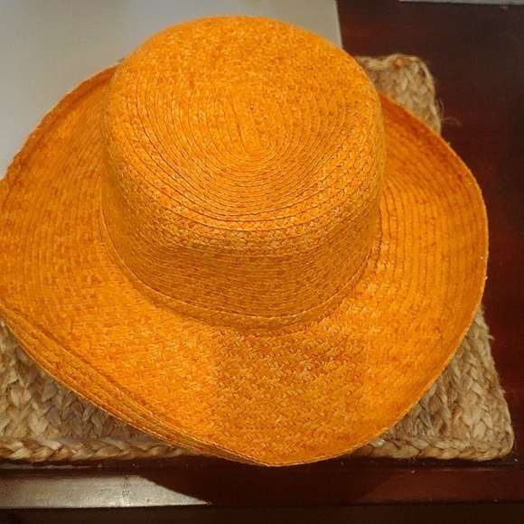 Straw like hat Q3 - Picture 1 of 4